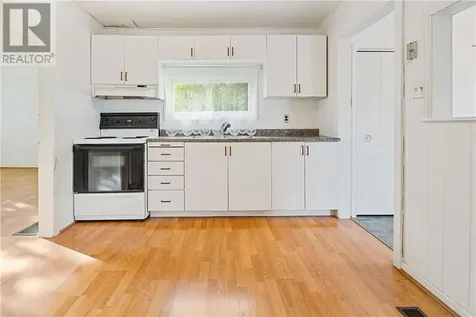 8 Moonlight Beach Road Sudbury ON P3B 3V6