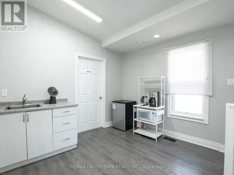 178 Dunlop Street West Barrie (lakeshore) ON L4N 1B3
