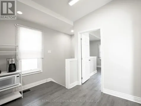 178 Dunlop Street West Barrie (lakeshore) ON L4N 1B3