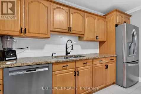 58 Fireside Crescent Ottawa ON K1T 1Z4