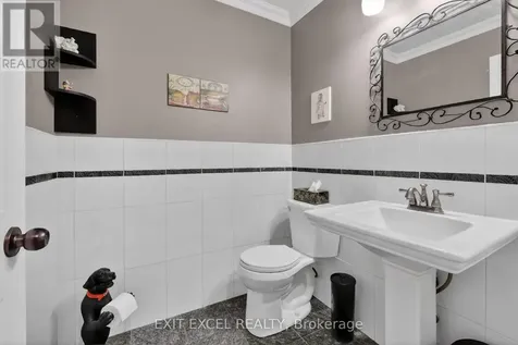 58 Fireside Crescent Ottawa ON K1T 1Z4