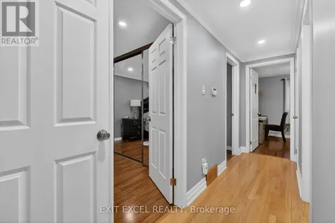58 Fireside Crescent Ottawa ON K1T 1Z4