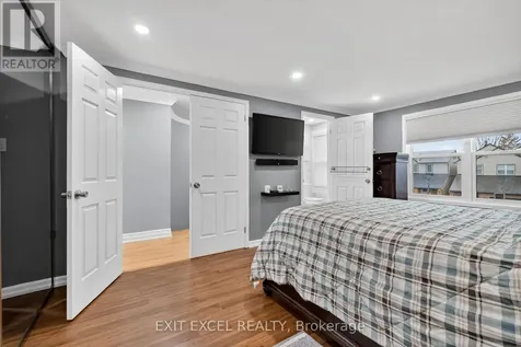 58 Fireside Crescent Ottawa ON K1T 1Z4
