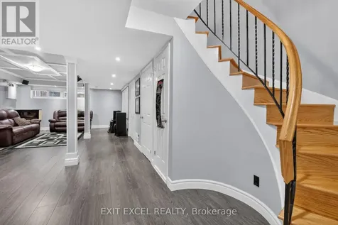 58 Fireside Crescent Ottawa ON K1T 1Z4