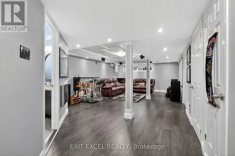 58 Fireside Crescent Ottawa ON K1T 1Z4