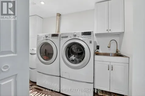 58 Fireside Crescent Ottawa ON K1T 1Z4