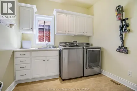 43 Enclave Place Northwest Chatham ON N7L 5R8