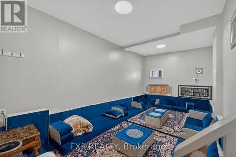 512 Snowdrop Court Kitchener ON N2E 4G4