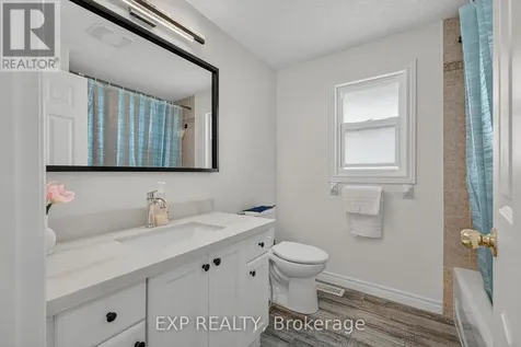 512 Snowdrop Court Kitchener ON N2E 4G4