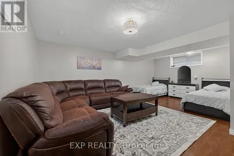 512 Snowdrop Court Kitchener ON N2E 4G4