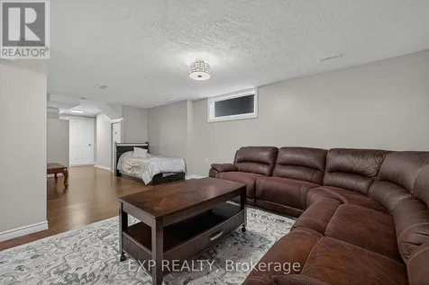 512 Snowdrop Court Kitchener ON N2E 4G4