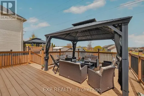 512 Snowdrop Court Kitchener ON N2E 4G4