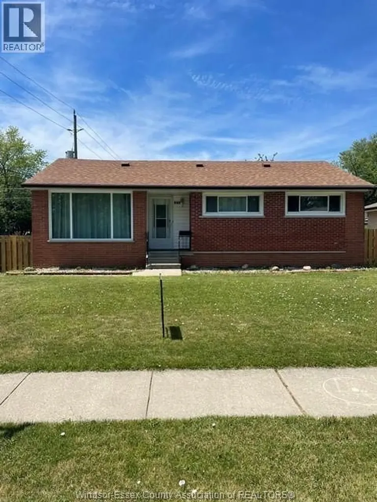 889 Riverdale Windsor ON N8S 4C2