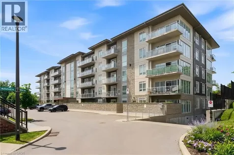 16 Markle Crescent Hamilton ON L9G 0H4