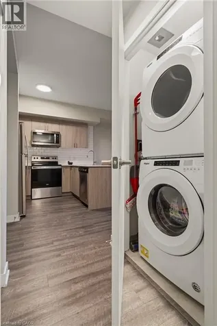 16 Markle Crescent Hamilton ON L9G 0H4