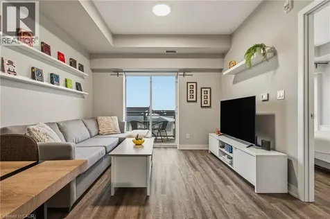 16 Markle Crescent Hamilton ON L9G 0H4