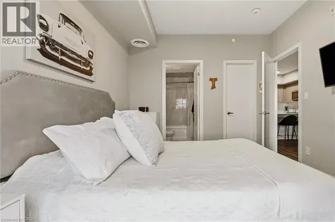 16 Markle Crescent Hamilton ON L9G 0H4