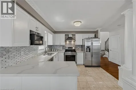 512 Snowdrop Court Kitchener ON N2E 4G4