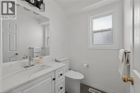 512 Snowdrop Court Kitchener ON N2E 4G4
