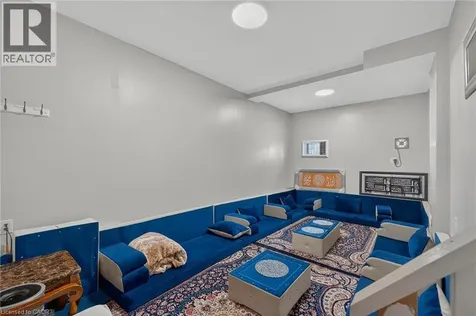512 Snowdrop Court Kitchener ON N2E 4G4