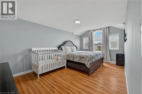512 Snowdrop Court Kitchener ON N2E 4G4