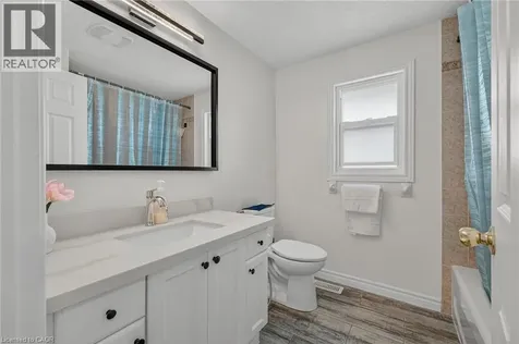 512 Snowdrop Court Kitchener ON N2E 4G4
