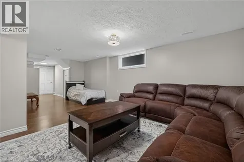 512 Snowdrop Court Kitchener ON N2E 4G4