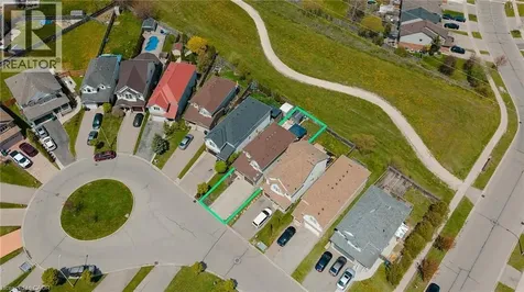 512 Snowdrop Court Kitchener ON N2E 4G4