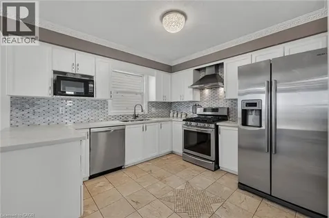 512 Snowdrop Court Kitchener ON N2E 4G4