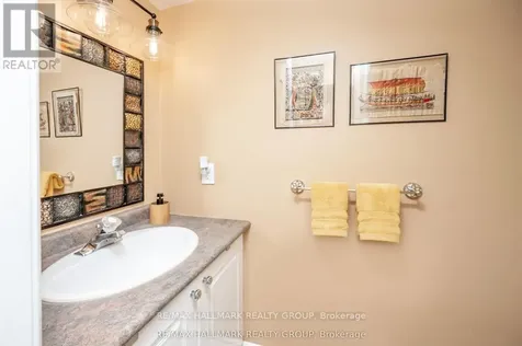 82 Briston Private Ottawa ON K1G 5P6