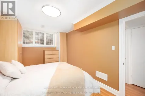 82 Briston Private Ottawa ON K1G 5P6