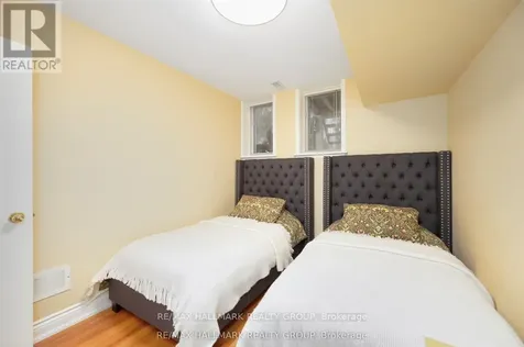 82 Briston Private Ottawa ON K1G 5P6