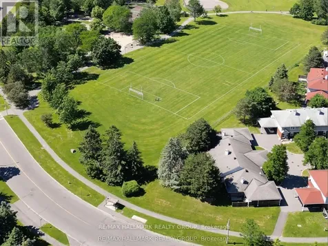 82 Briston Private Ottawa ON K1G 5P6
