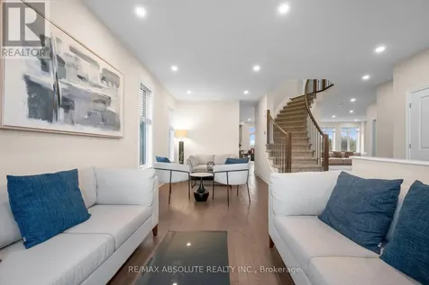 706 Parade Drive Ottawa ON K2S 0Z4