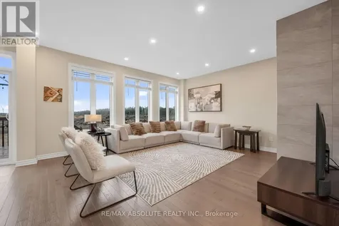 706 Parade Drive Ottawa ON K2S 0Z4