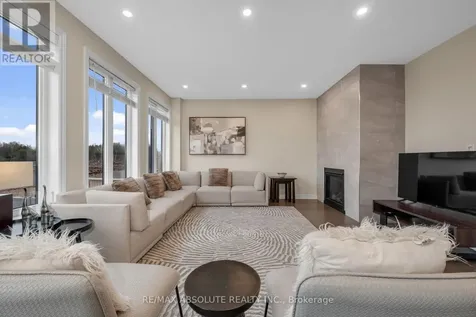 706 Parade Drive Ottawa ON K2S 0Z4