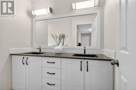 7116 Quinnfield Way Ottawa ON K4P 1B6