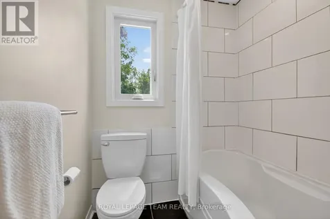 7116 Quinnfield Way Ottawa ON K4P 1B6