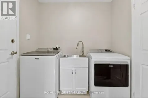 7116 Quinnfield Way Ottawa ON K4P 1B6