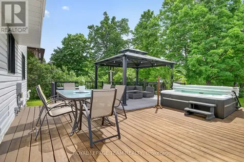7116 Quinnfield Way Ottawa ON K4P 1B6