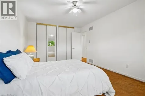 2218 Stillmeadow Road Mississauga ON L5B 1X4