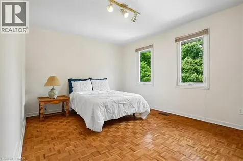 2218 Stillmeadow Road Mississauga ON L5B 1X4