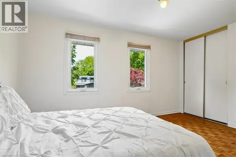 2218 Stillmeadow Road Mississauga ON L5B 1X4