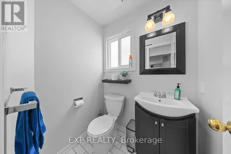 32 Flanders Street Ottawa ON K2J 3K1
