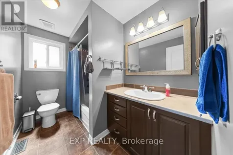 32 Flanders Street Ottawa ON K2J 3K1