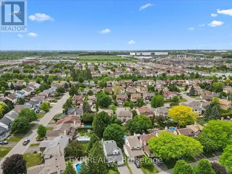 32 Flanders Street Ottawa ON K2J 3K1