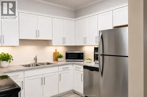 2429 Howard Avenue Windsor ON N9X 3V5