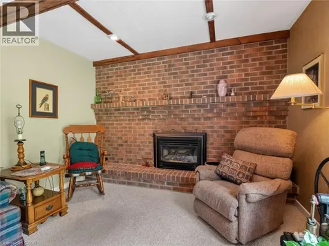 17 Montgomery Road Welland ON L3C 2Y2