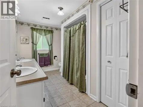 17 Montgomery Road Welland ON L3C 2Y2