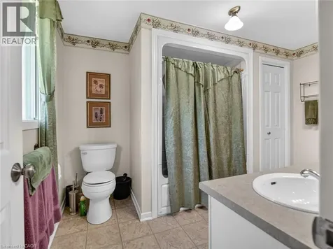 17 Montgomery Road Welland ON L3C 2Y2